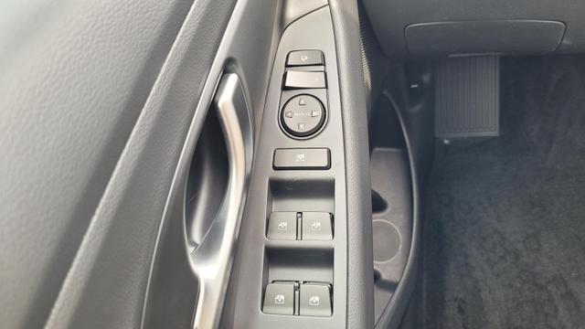 Hyundai i30 Family HB Family*Navi*LED*Shzg*Lhzg*PDC*Cam*16Zoll* 