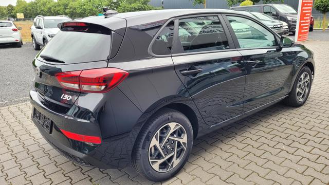 Hyundai i30 Familiy HB Family*LED*Navi*Shzg*Lhzg*PDC*Cam*16Zoll* 