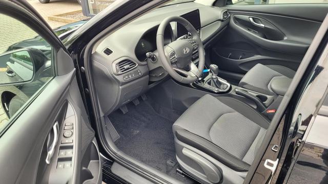 Hyundai i30 Familiy HB Family*LED*Navi*Shzg*Lhzg*PDC*Cam*16Zoll* 