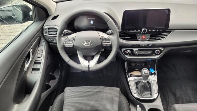 Hyundai i30 Familiy HB Family*LED*Navi*Shzg*Lhzg*PDC*Cam*16Zoll* 