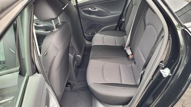 Hyundai i30 Familiy HB Family*LED*Navi*Shzg*Lhzg*PDC*Cam*16Zoll* 