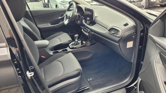 Hyundai i30 Familiy HB Family*LED*Navi*Shzg*Lhzg*PDC*Cam*16Zoll* 