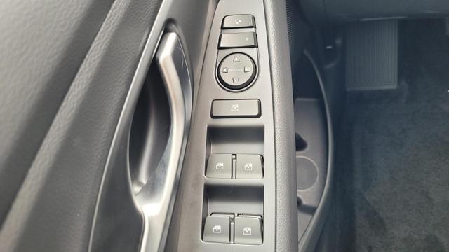 Hyundai i30 Familiy HB Family*LED*Navi*Shzg*Lhzg*PDC*Cam*16Zoll* 