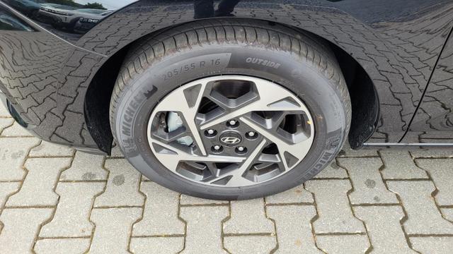 Hyundai i30 Familiy HB Family*LED*Navi*Shzg*Lhzg*PDC*Cam*16Zoll* 
