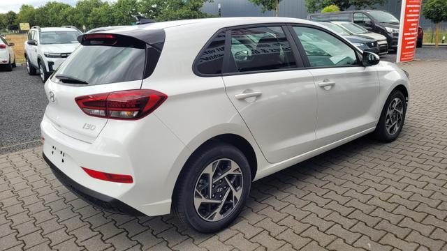 Hyundai i30 Familiy HB Family*Navi*LED*Shzg*Lhzg*PDC*Cam*16Zoll* 
