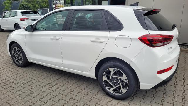 Hyundai i30 Familiy HB Family*Navi*LED*Shzg*Lhzg*PDC*Cam*16Zoll* 
