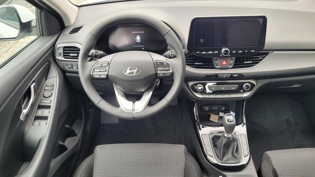 Hyundai i30 Familiy HB Family*Navi*LED*Shzg*Lhzg*PDC*Cam*16Zoll* 
