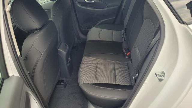 Hyundai i30 Familiy HB Family*Navi*LED*Shzg*Lhzg*PDC*Cam*16Zoll* 