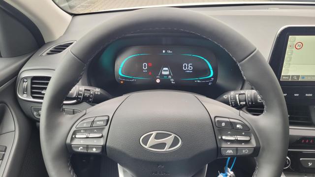 Hyundai i30 Familiy HB Family*Navi*LED*Shzg*Lhzg*PDC*Cam*16Zoll* 