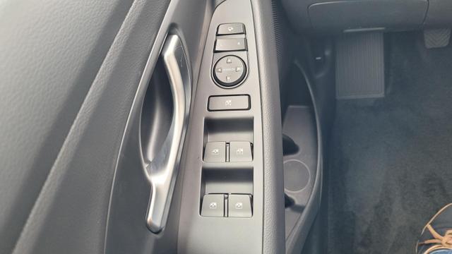 Hyundai i30 Familiy HB Family*Navi*LED*Shzg*Lhzg*PDC*Cam*16Zoll* 
