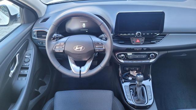 Hyundai i30 Fastback*Navi*LED*Shzg*Lhzg*PDC*Cam*16Zoll* 