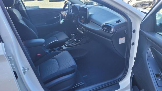 Hyundai i30 Fastback*Navi*LED*Shzg*Lhzg*PDC*Cam*16Zoll* 