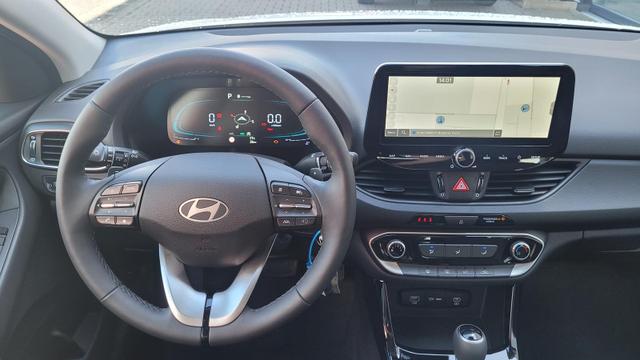 Hyundai i30 Fastback*Navi*LED*Shzg*Lhzg*PDC*Cam*16Zoll* 