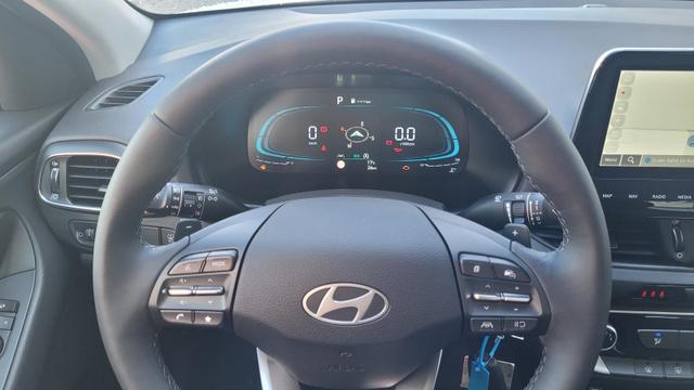 Hyundai i30 Fastback*Navi*LED*Shzg*Lhzg*PDC*Cam*16Zoll* 