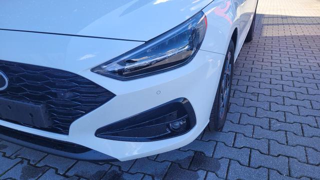 Hyundai i30 Fastback*Navi*LED*Shzg*Lhzg*PDC*Cam*16Zoll* 