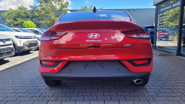 Hyundai i30 Fastback*Navi*LED*Shzg*Lhzg*PDC*Cam*16Zoll* 