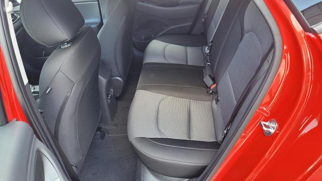 Hyundai i30 Fastback*Navi*LED*Shzg*Lhzg*PDC*Cam*16Zoll* 