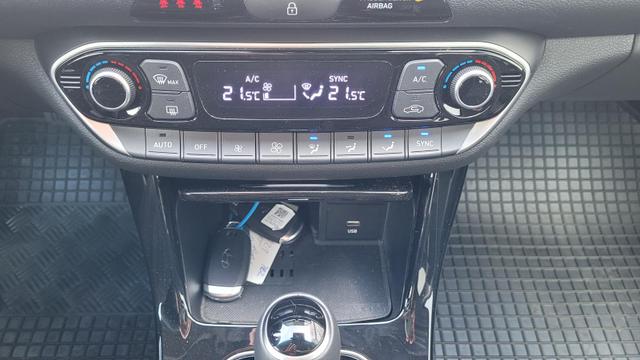 Hyundai i30 Kombi Style AT*LED*Navi*Shzg*Lhzg*PDC*Kamera 
