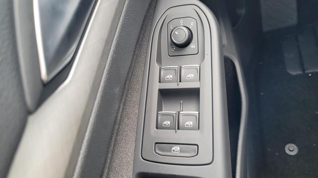 Volkswagen Golf eTSI Limited Limited*5JGar*LED*Shzg*Lhzg*PDC*Cam*ACC*17" 