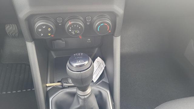 Dacia Duster ECO-G 100 Expression III 100+Radio+Klima+PDC 