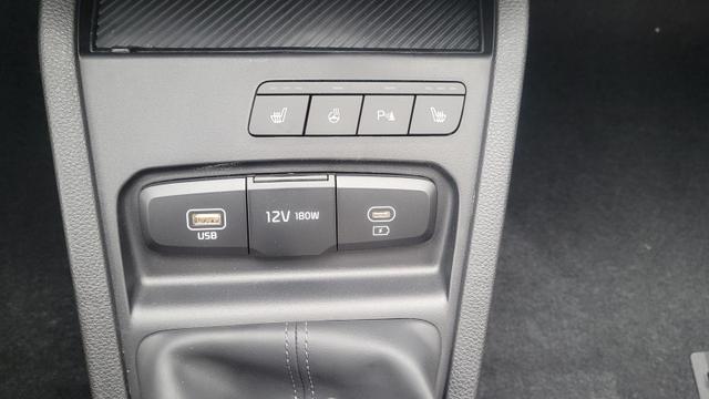 Kia Stonic Spin MJ26 100PS SHZ+PDC h&v+Cam+Navi+Klima 