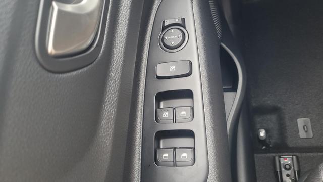 Kia Stonic Spin MJ26 100PS SHZ+PDC h&v+Cam+Navi+Klima 
