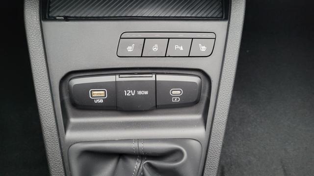 Kia Stonic Spin MJ26 100PS SHZ+PDC h&v+Cam+Navi+Klima 