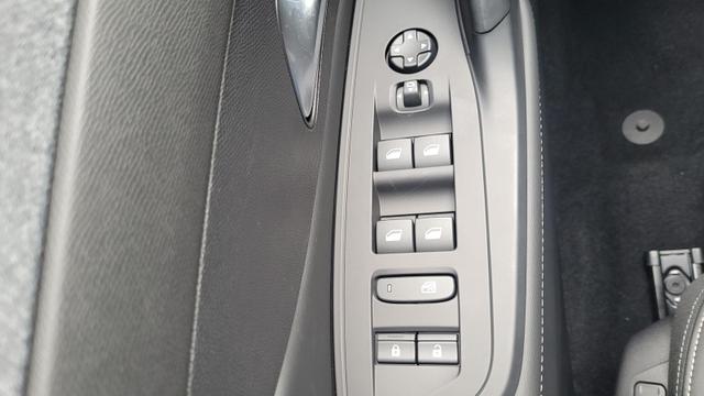 Peugeot 308 SW Hybrid 145 Allure FL*LED*Navi*Shzg*PDC*Cam*ACC*17" 