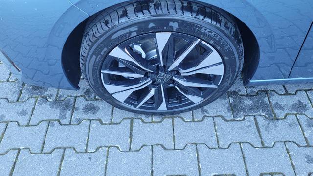 Peugeot 308 SW Hybrid 145 Allure FL*LED*Navi*Shzg*PDC*Cam*ACC*17" 