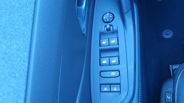 Peugeot 308 SW Hybrid 145 Allure FL*LED*Navi*Shzg*PDC*360*ACC*TotWi 