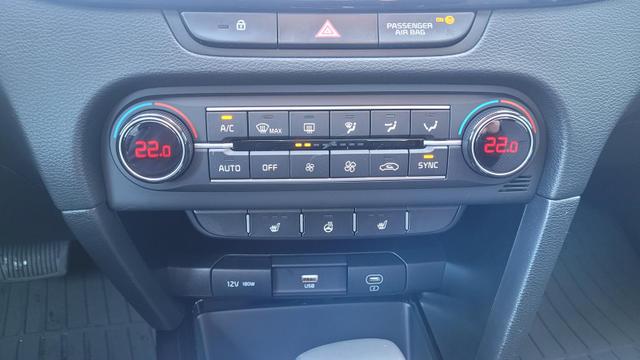 Kia Ceed Gold 1.5 AT*LED*Navi*Shzg*Lhzg*PDC*Cam*17Zoll* 