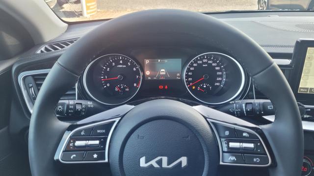 Kia Ceed Gold 1.5 AT*LED*Navi*Shzg*Lhzg*PDC*Cam*17Zoll* 