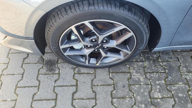 Kia Ceed Gold 1.5 AT*LED*Navi*Shzg*Lhzg*PDC*Cam*17Zoll* 