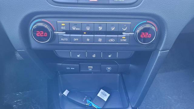 Kia Ceed Gold 1.5 *LED*Navi*Shzg*Lhzg*PDC*Cam*17Zoll* 