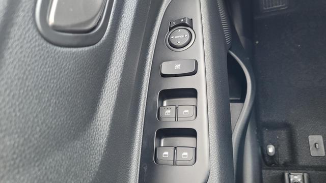 Kia Stonic Spin FL*Navi*Shzg*Lhzg*PDCv+h*Cam*16Zoll* 