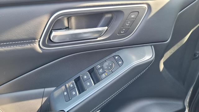 Nissan Qashqai Tekna 4x4 4x4*Navi*LED*PDach*Leder*Shzg*BFS* 