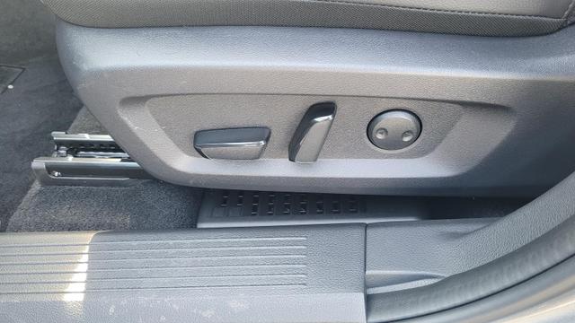 Nissan Qashqai Tekna 4x4 4x4*Navi*LED*PDach*Leder*Shzg*BFS* 