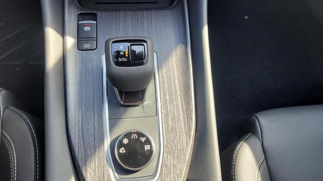 Nissan Qashqai Tekna 4x4 4x4*Navi*LED*PDach*Leder*Shzg*BFS* 