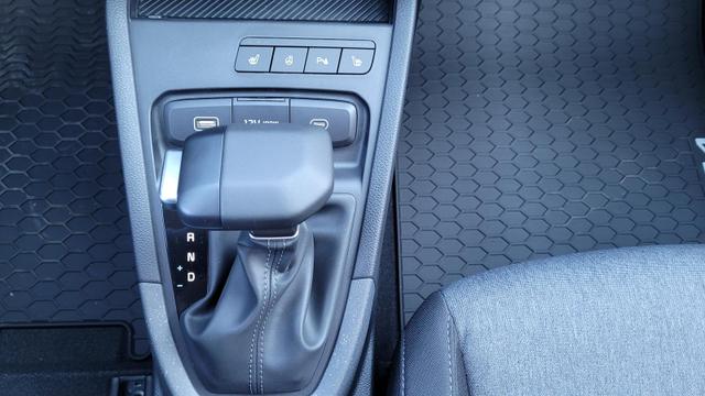 Kia Stonic Silver AT*Navi*Shzg*Lhzg*PDCv+h*Cam*16Zoll*LED 