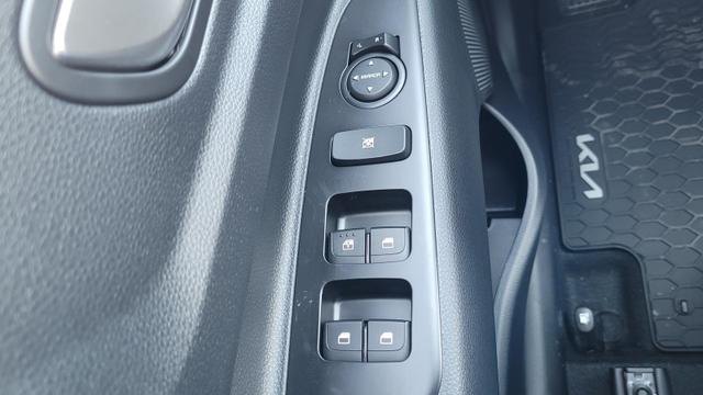 Kia Stonic Silver AT*Navi*Shzg*Lhzg*PDCv+h*Cam*16Zoll*LED 