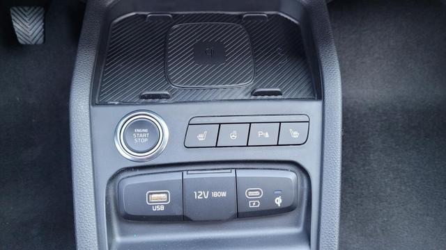 Kia Stonic Exclusive FL*LED*Navi*Shzg*PDCv+h*Cam*16" 