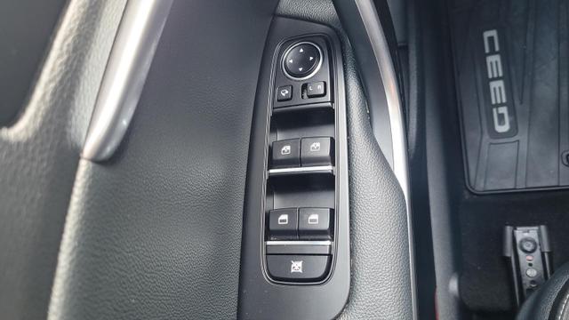 Kia Ceed Sportswagon Gold SW 1.5*Navi*Shzg*Lhzg*PDC*Cam*16Zoll*ACA* 