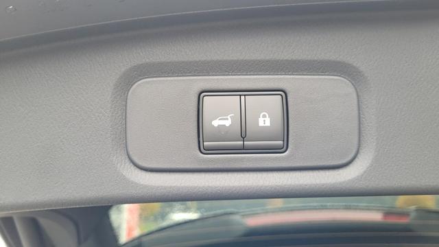 Nissan Qashqai Tekna 4x4 4x4*Navi*LED*PDach*Leder*Shzg*BFS* 