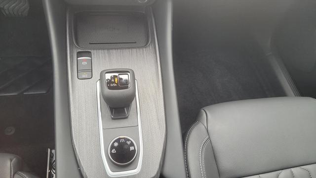 Nissan Qashqai Tekna 4x4 4x4*Navi*LED*PDach*Leder*Shzg*BFS* 