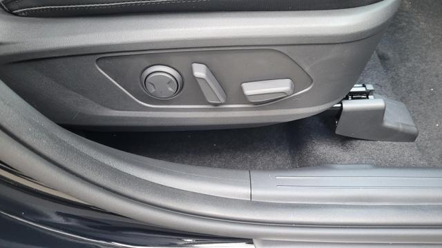 Hyundai TUCSON Shine Sensation Shine*LED*Navi*Leder*HUD*PDach*PDC*Cam*19 