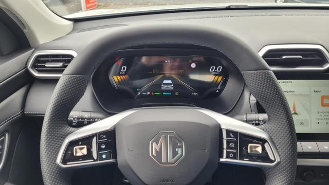 MG ZS 1.5 Hybrid+ 145 kW Luxury AT Luxury+Navi+SHZ+Kamera+ACA+18 