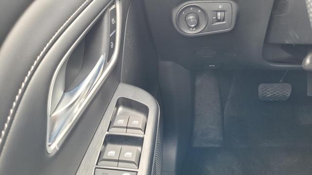 MG ZS 1.5 Hybrid+ 145 kW Luxury AT Luxury+Navi+SHZ+Kamera+ACA+18 