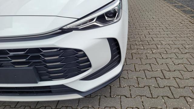 MG ZS 1.5 Hybrid+ 145 kW Luxury AT Luxury+Navi+SHZ+Kamera+ACA+18 