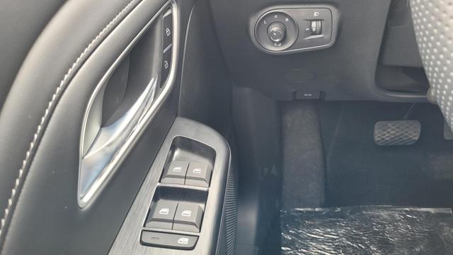 MG ZS 1.5 Hybrid+ 145 kW Luxury AT Luxury+Navi+SHZ+Kamera+ACA+18 