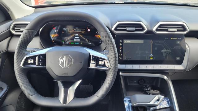 MG ZS 1.5 Hybrid+ 145 kW Luxury AT Luxury+Navi+SHZ+Kamera+ACA+18 